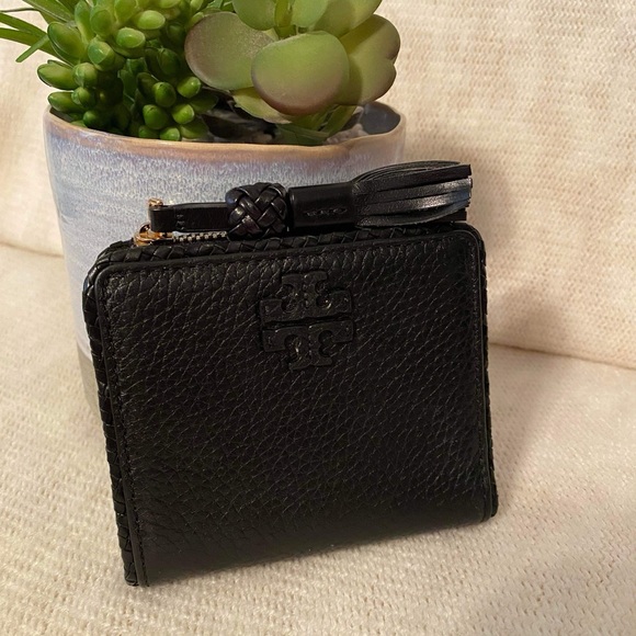 Tory Burch Handbags - ‼️Weekend SALE‼️Great Condition Tory Burch Small leather Wallet
